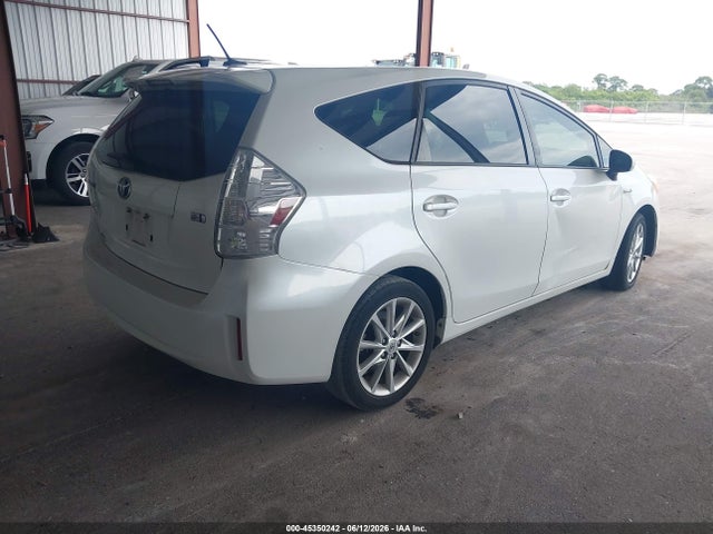 Toyota Prius v Five