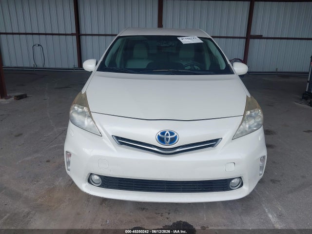 Toyota Prius v Five