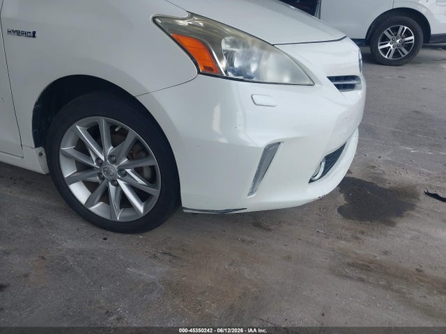 Toyota Prius v Five