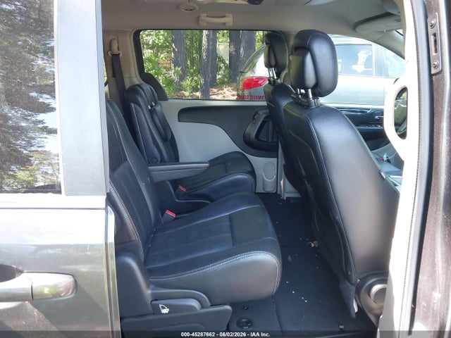 Chrysler Town & Country Touring