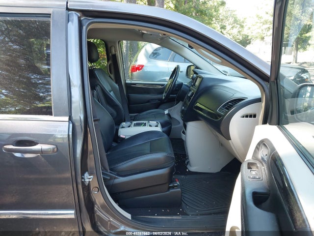Chrysler Town & Country Touring