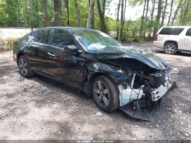 Salvage Nissan Altima Image