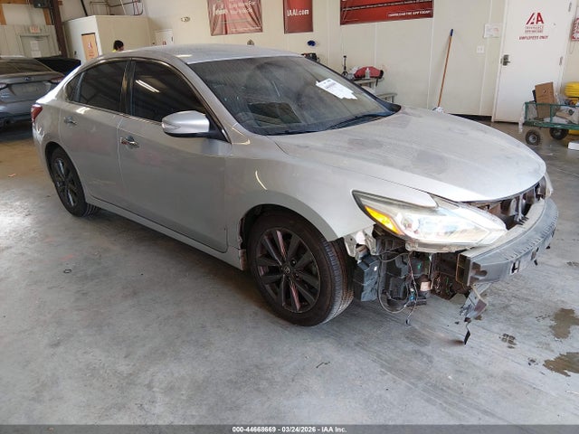 Salvage Nissan Altima Image