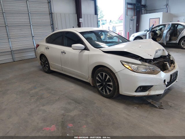 Salvage Nissan Altima Image