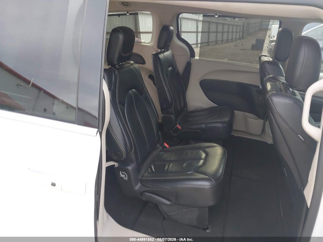 Chrysler Pacifica Touring L