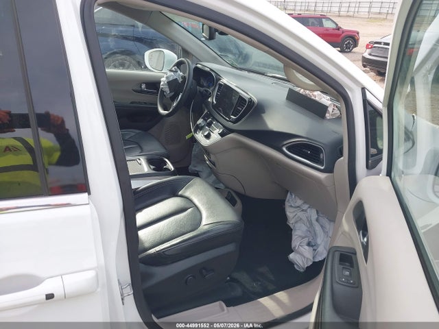 Chrysler Pacifica Touring L