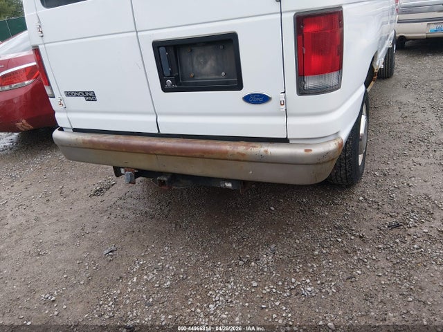 Ford E-250 Standard