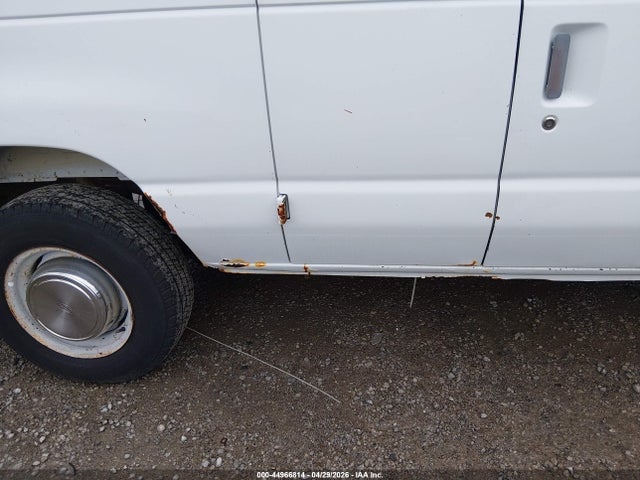 Ford E-250 Standard
