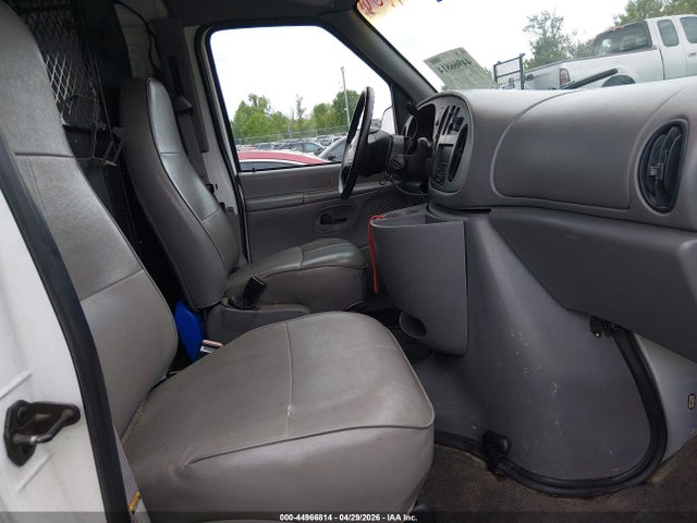 Ford E-250 Standard
