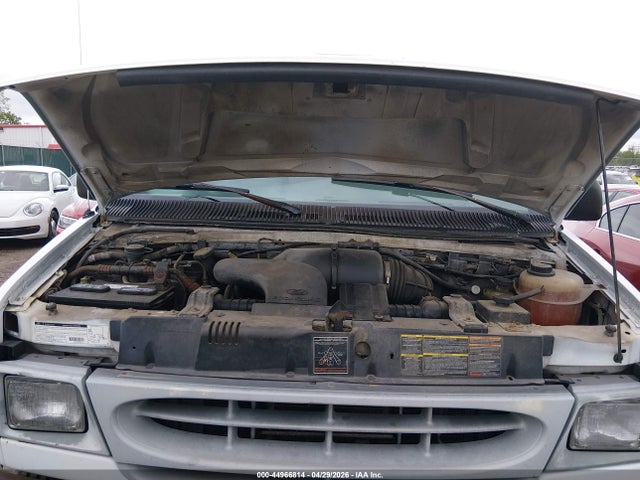 Ford E-250 Standard