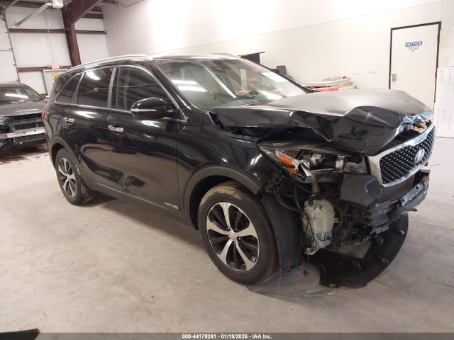 Salvage Kia Sorento Image