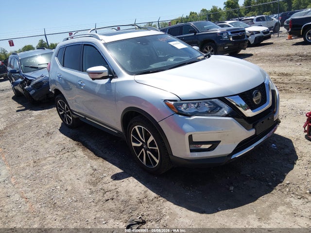 Salvage Nissan Rogue Image