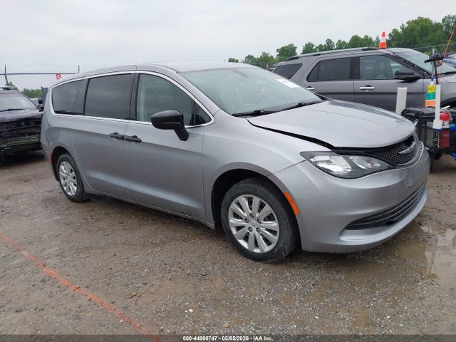 Salvage Chrysler Voyager Image