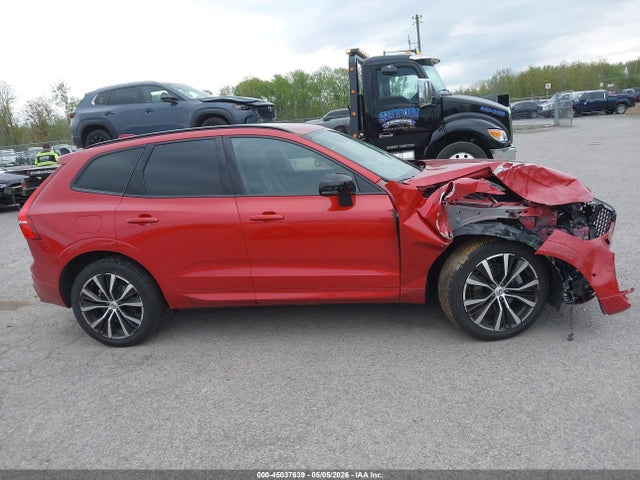 Volvo XC60 B5 Plus Dark Theme