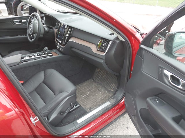 Volvo XC60 B5 Plus Dark Theme
