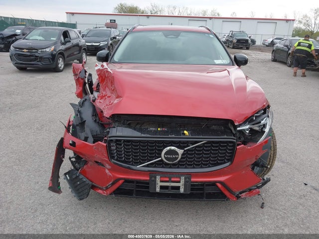 Volvo XC60 B5 Plus Dark Theme