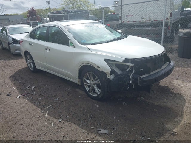 Salvage Nissan Altima Image