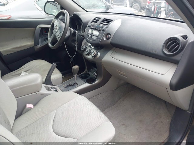 Toyota RAV4 Base V6