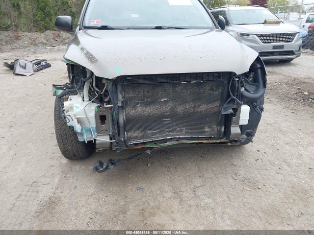 Toyota RAV4 Base V6