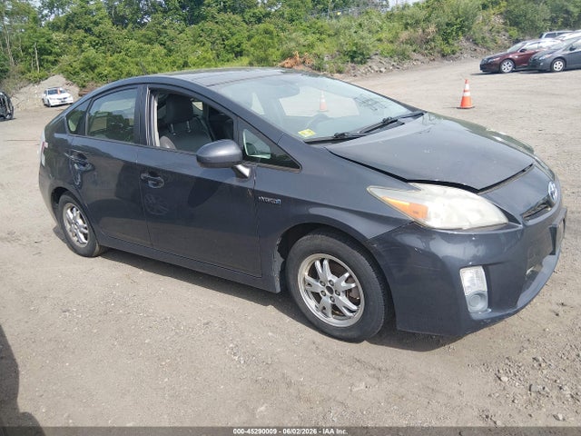 Salvage Toyota Prius Image