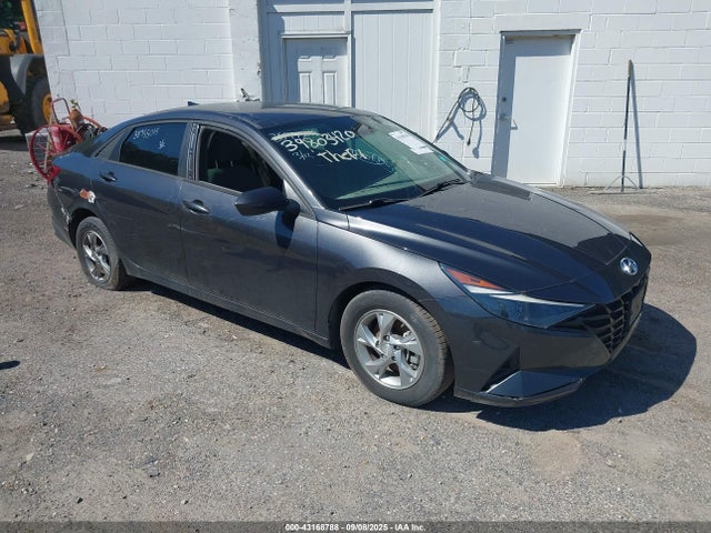 Salvage Hyundai ELANTRA Image