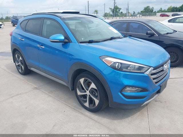 Salvage Hyundai TUCSON Image