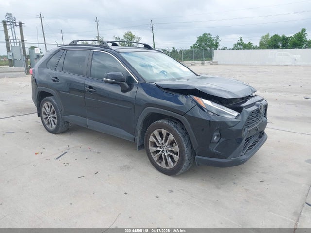 Salvage Toyota RAV4 Image