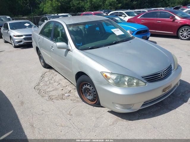 Salvage Toyota Camry Image