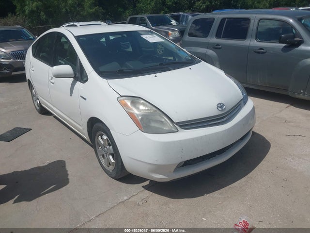 Salvage Toyota Prius Image
