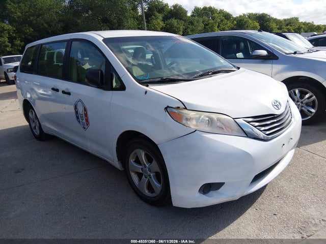 Salvage Toyota Sienna Image