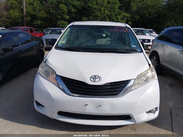 Toyota Sienna L V6 7 Passenger