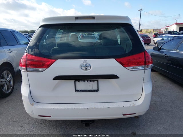 Toyota Sienna L V6 7 Passenger