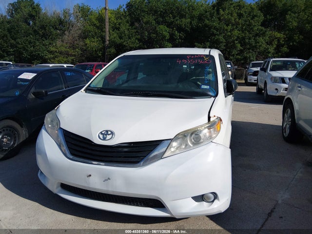 Toyota Sienna L V6 7 Passenger
