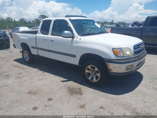 Salvage Toyota Tundra Image
