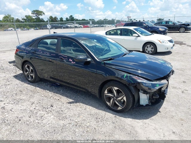 Salvage Hyundai ELANTRA Image