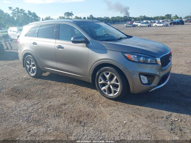 Salvage Kia Sorento Image