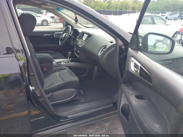 Nissan Pathfinder Sv