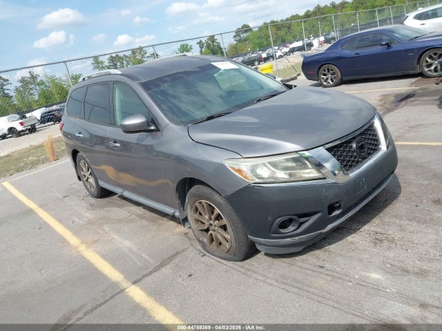 Salvage Nissan Pathfinder Image