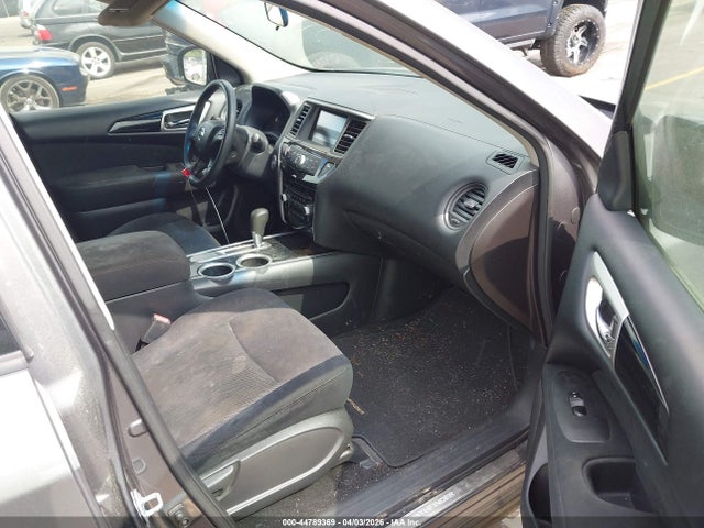 Nissan Pathfinder S