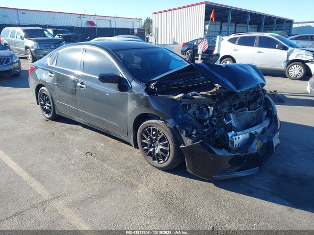 Salvage Nissan Altima Image