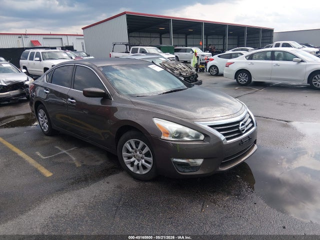 Salvage Nissan Altima Image