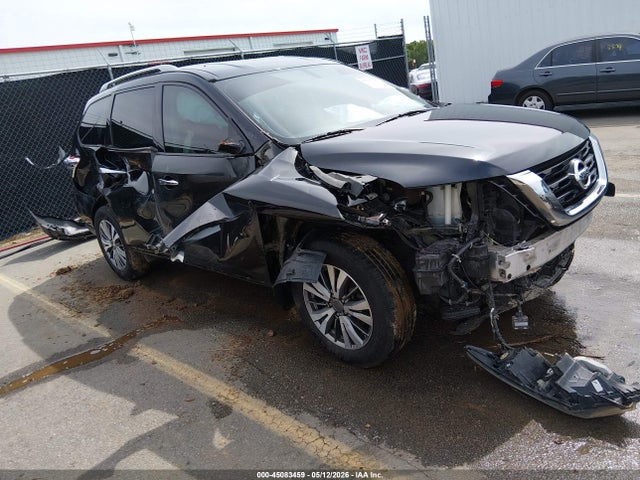 Salvage Nissan Pathfinder Image