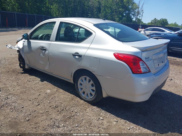 Nissan Versa 1.6 S+