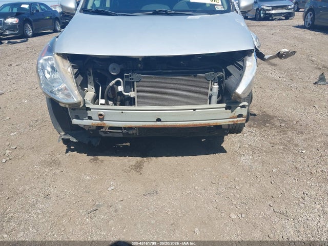 Nissan Versa 1.6 S+