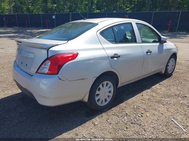 Nissan Versa 1.6 S+