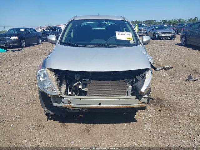 Nissan Versa 1.6 S+