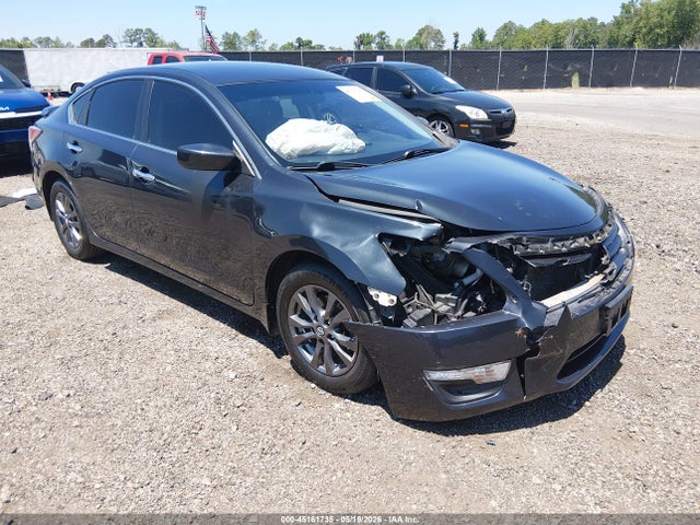 Salvage Nissan Altima Image