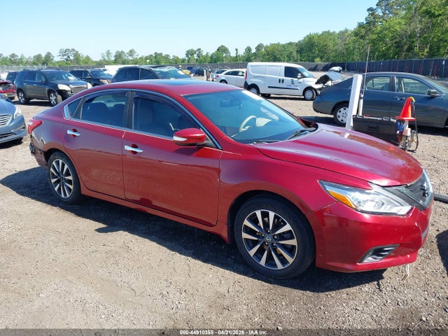 Salvage Nissan Altima Image