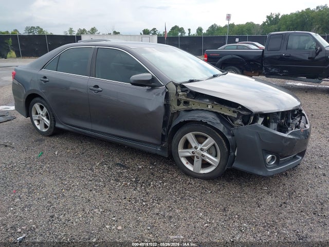 Salvage Toyota Camry Image