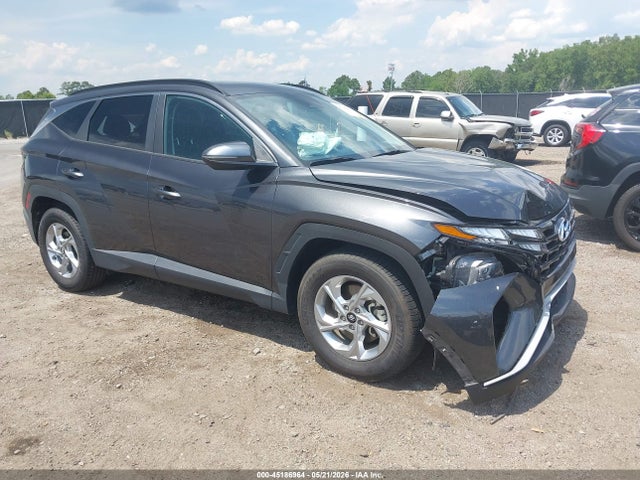 Salvage Hyundai TUCSON Image